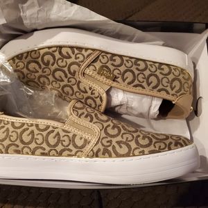 GUESS slip on sneaker